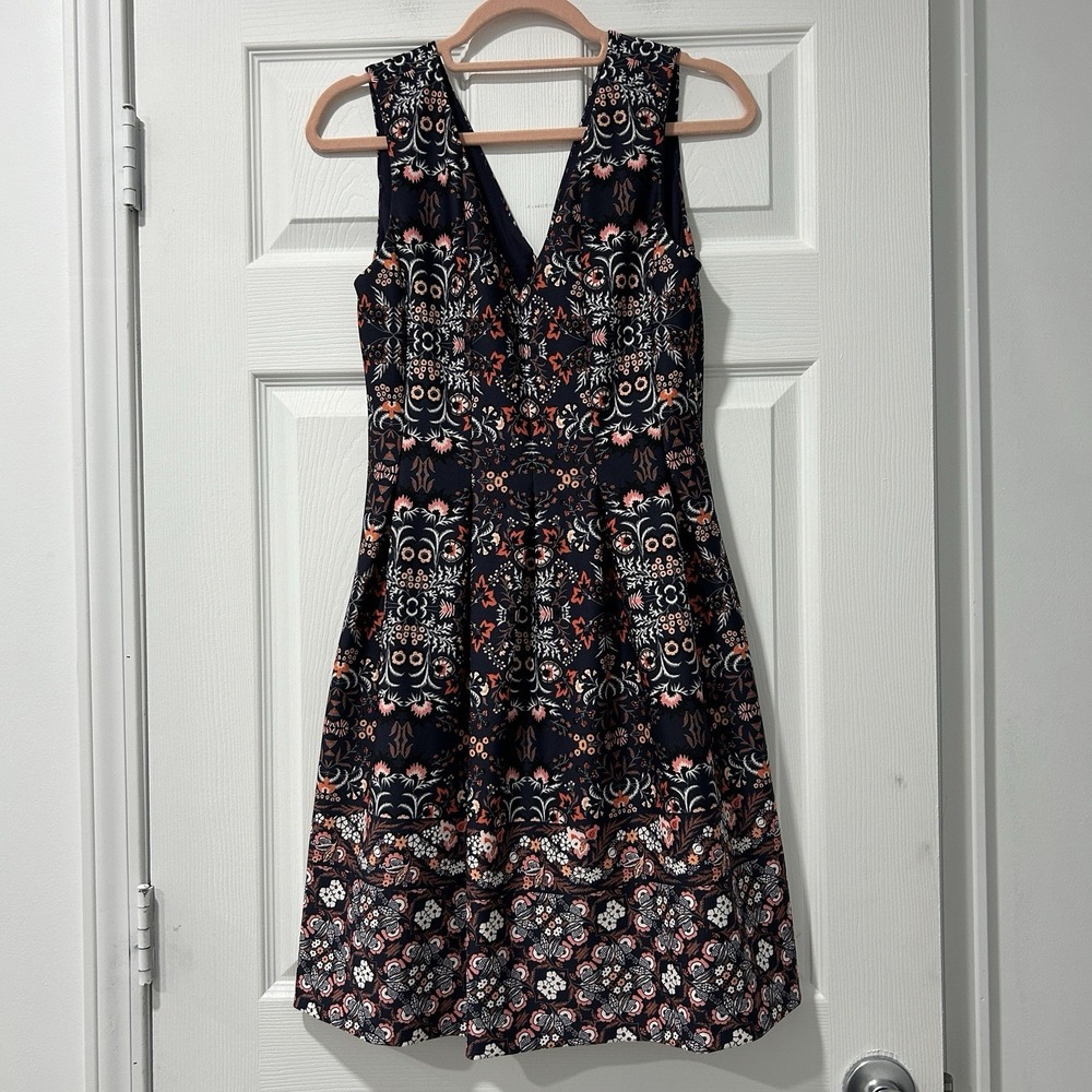 Vince Camuto Dress Pleated Navy Fit And Flare Dress Floral Sleeveless Size 4 EUC